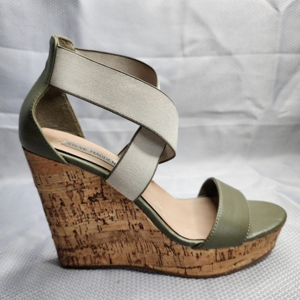 Steve Madden Olive and Cream Wedges